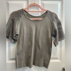 *NWT* Nine West active shirt